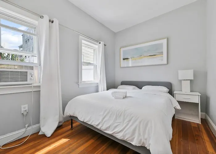 The Maverick - Luxurious Apartment - Free Parking - 2 Miles From Boston Logan Airport