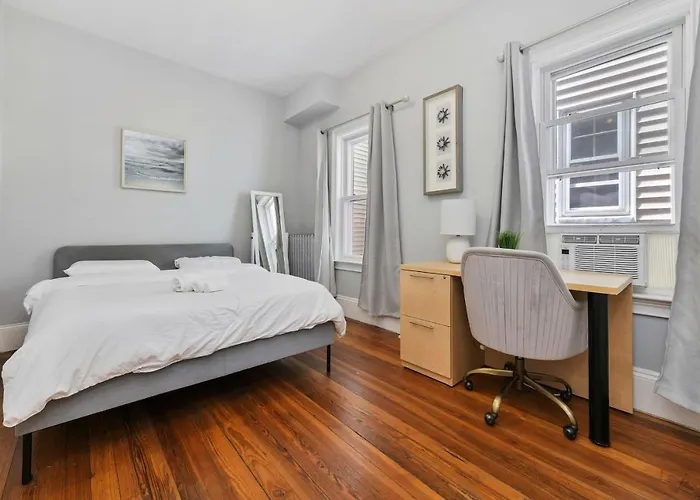 The Maverick - Luxurious Apartment - Free Parking - 2 Miles From Boston Logan Airport