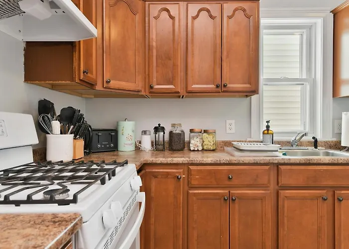 The Maverick - Luxurious Apartment - Free Parking - 2 Miles From Boston Logan Airport