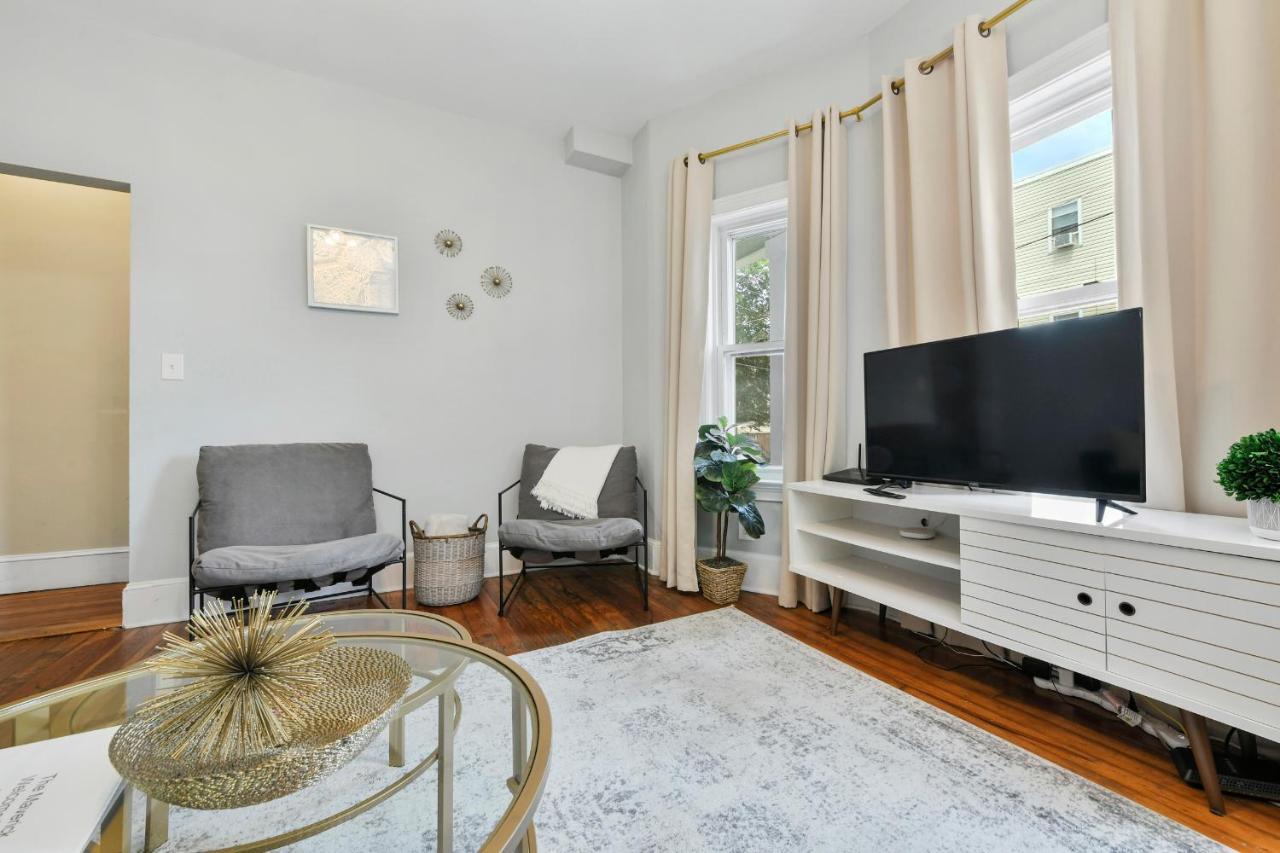 The Maverick - Luxurious - Free Parking - 2 Miles From Boston Logan Airport *